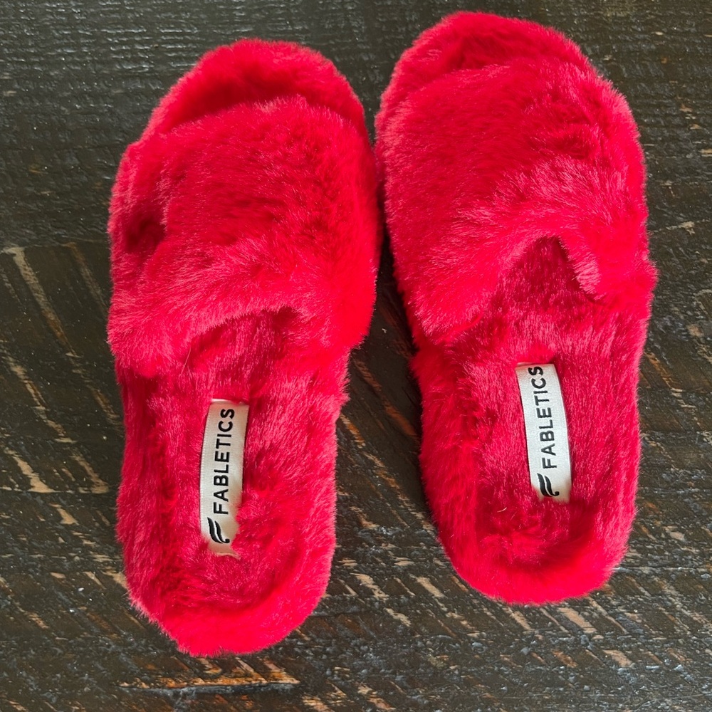 Size 7 brand new Fabletics Slippers